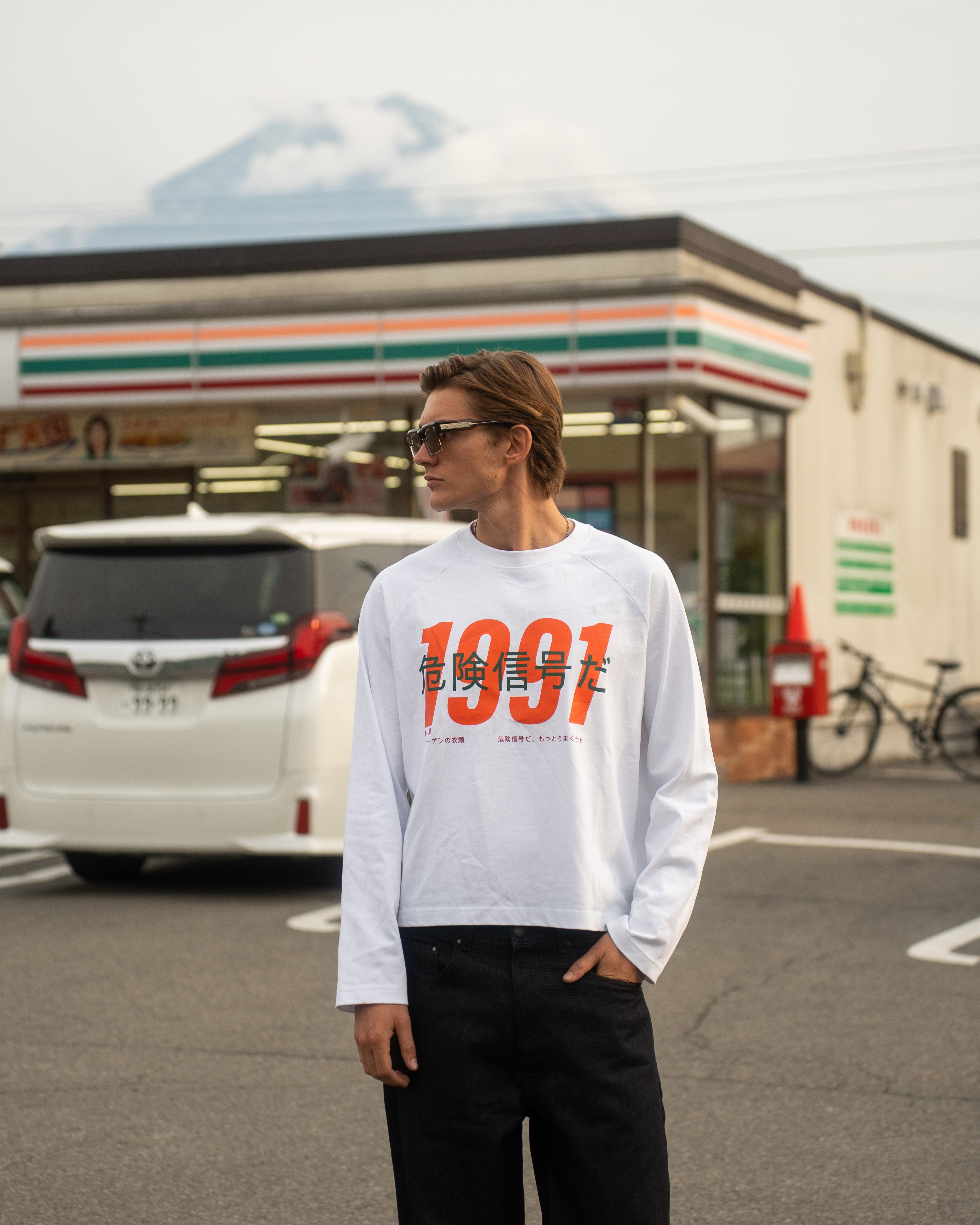 Tokyo sun longsleeve White
